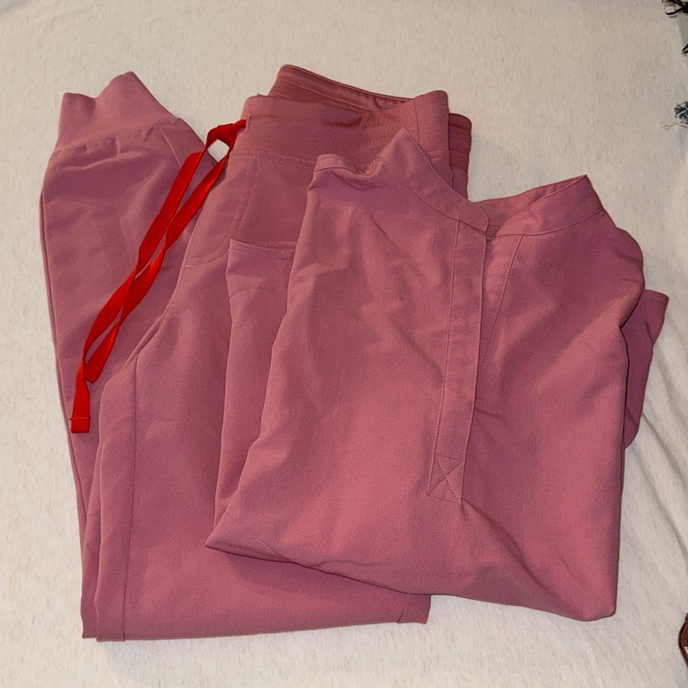 FIGS scrub set